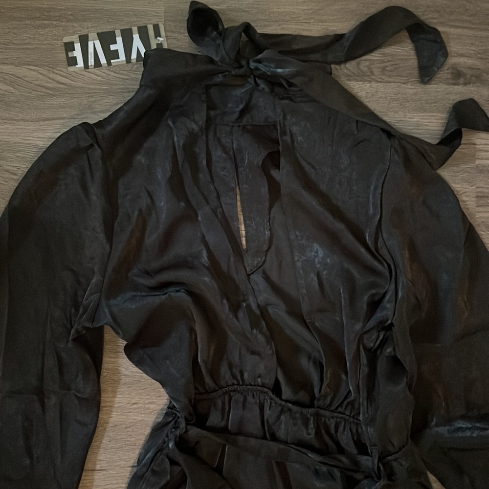 Brand new velvet jumpsuit - Picture 8 of 9